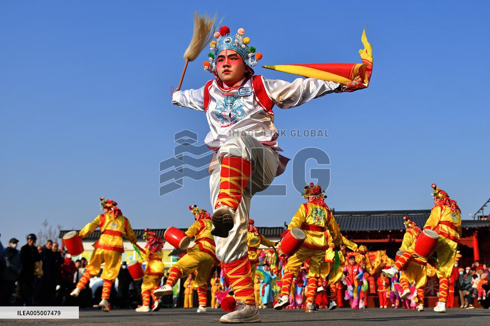 Folk Performances Celebrate New Year
