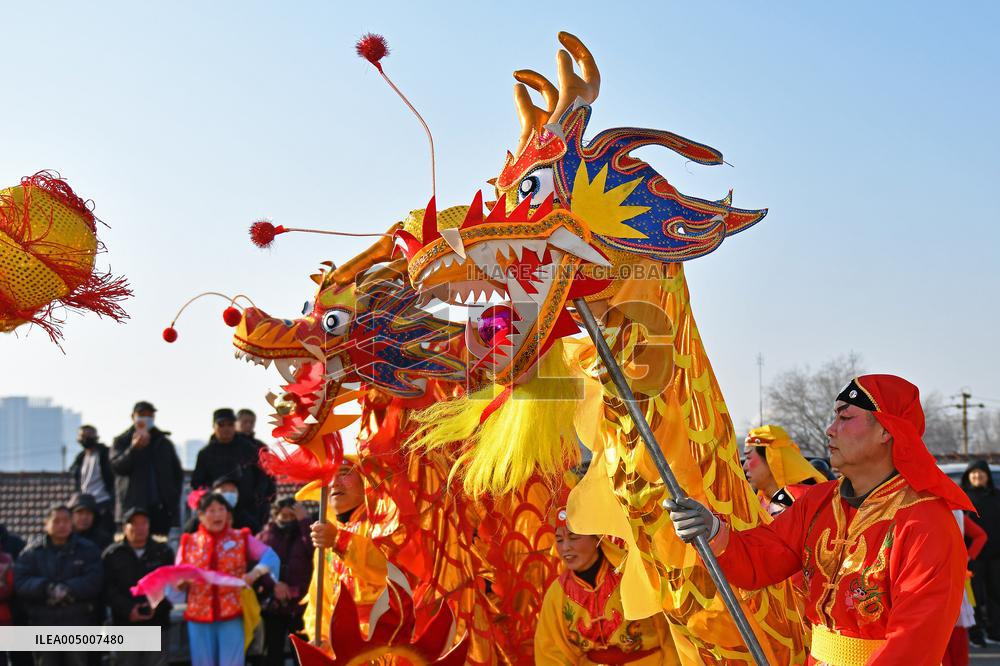 Folk Performances Celebrate New Year