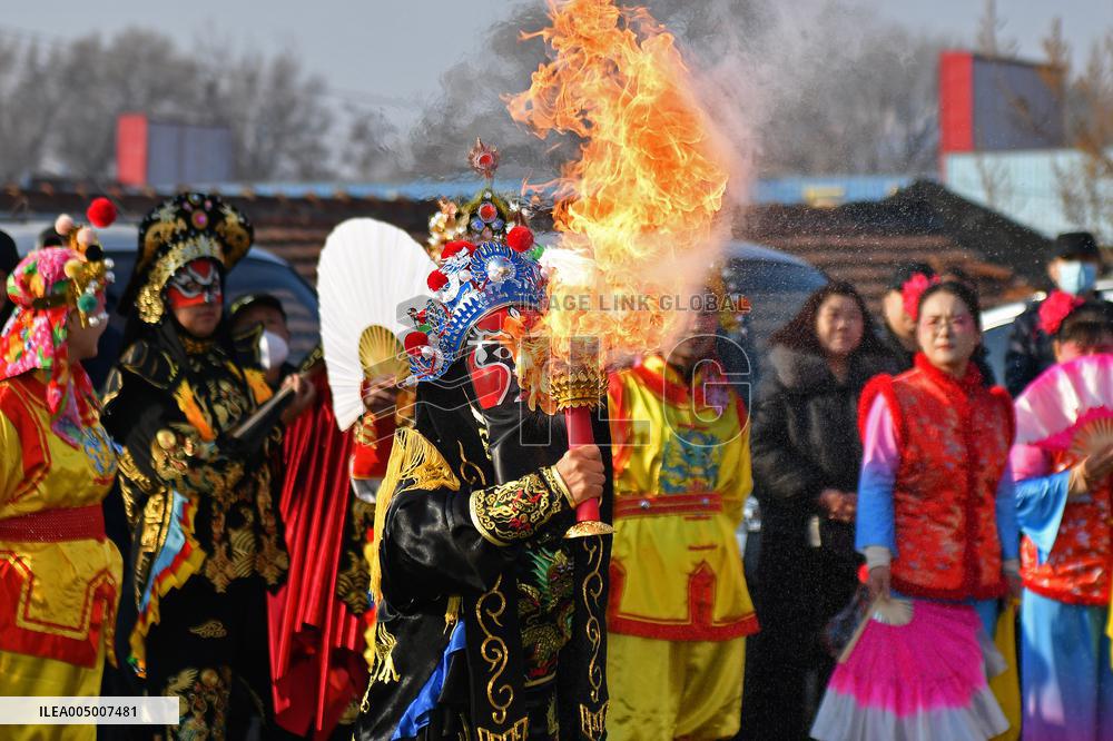 Folk Performances Celebrate New Year