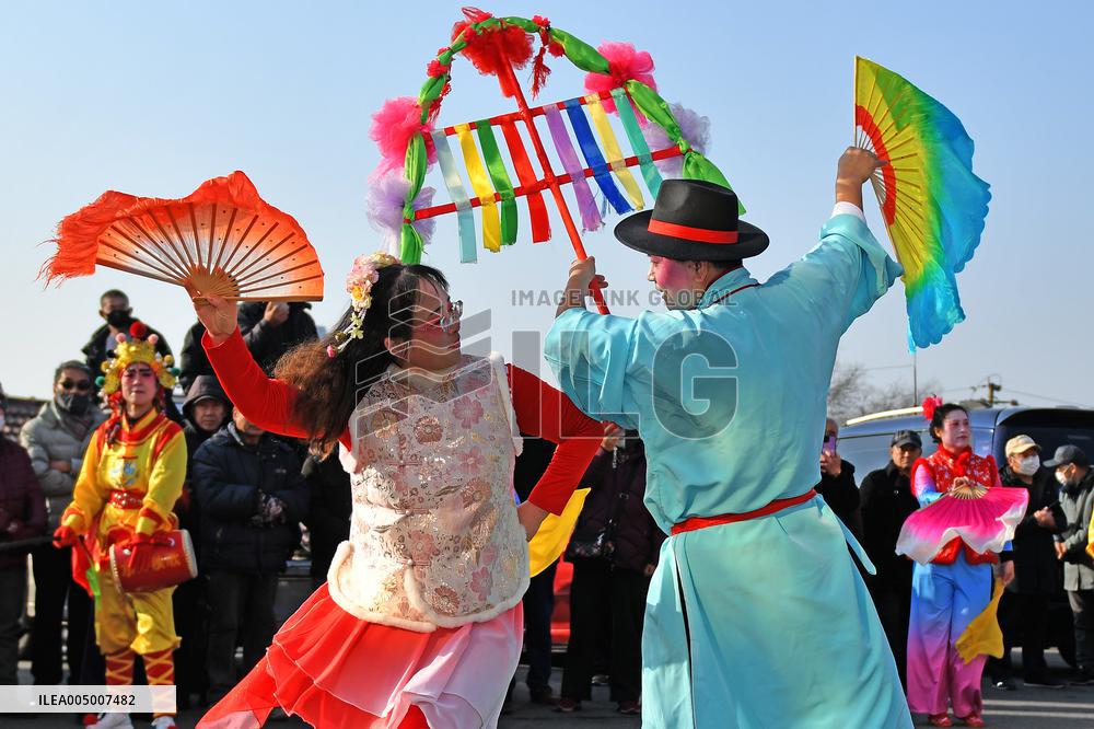 Folk Performances Celebrate New Year