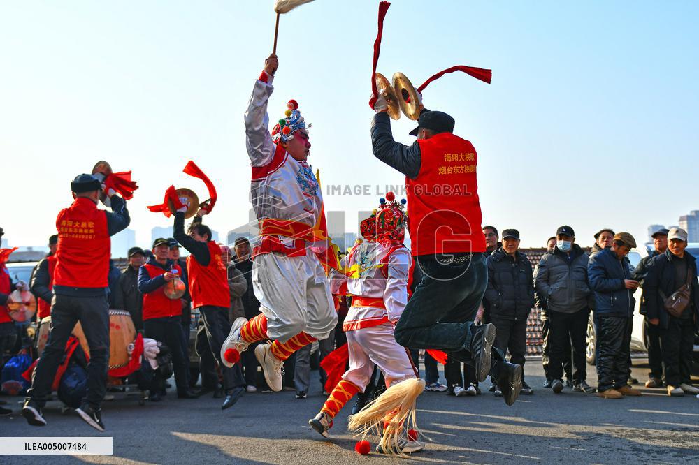 Folk Performances Celebrate New Year
