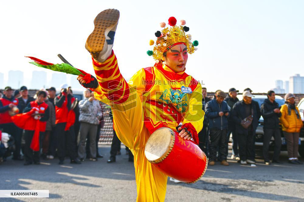 Folk Performances Celebrate New Year