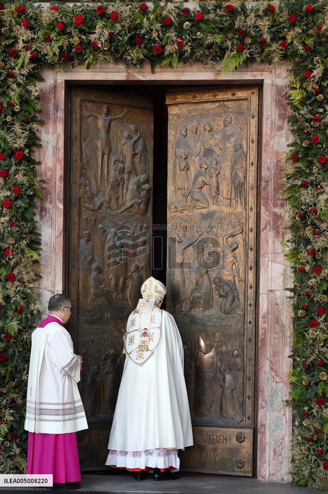 Closing of The Basilica Of St Paul’s Outside the Walls - Rome