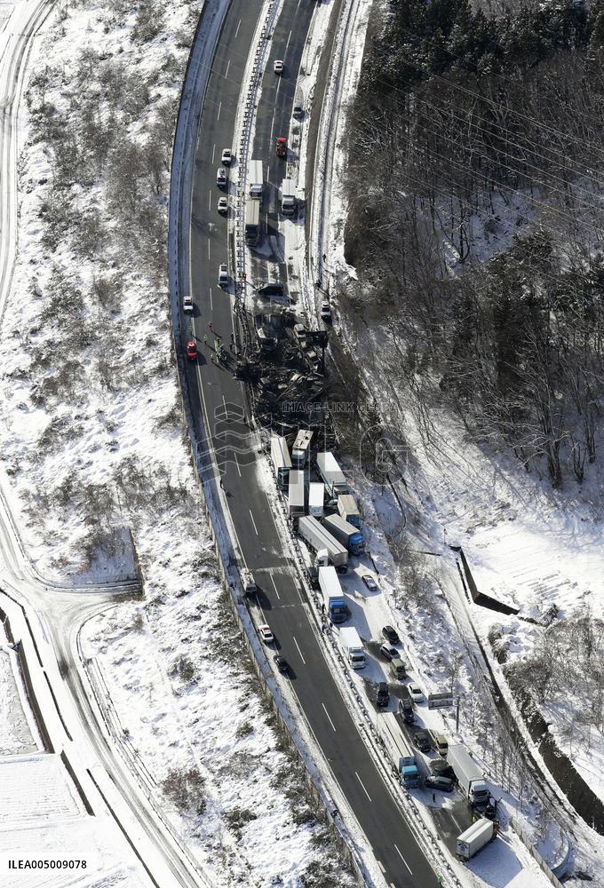 Fatal vehicle pileup on eastern Japan expressway
