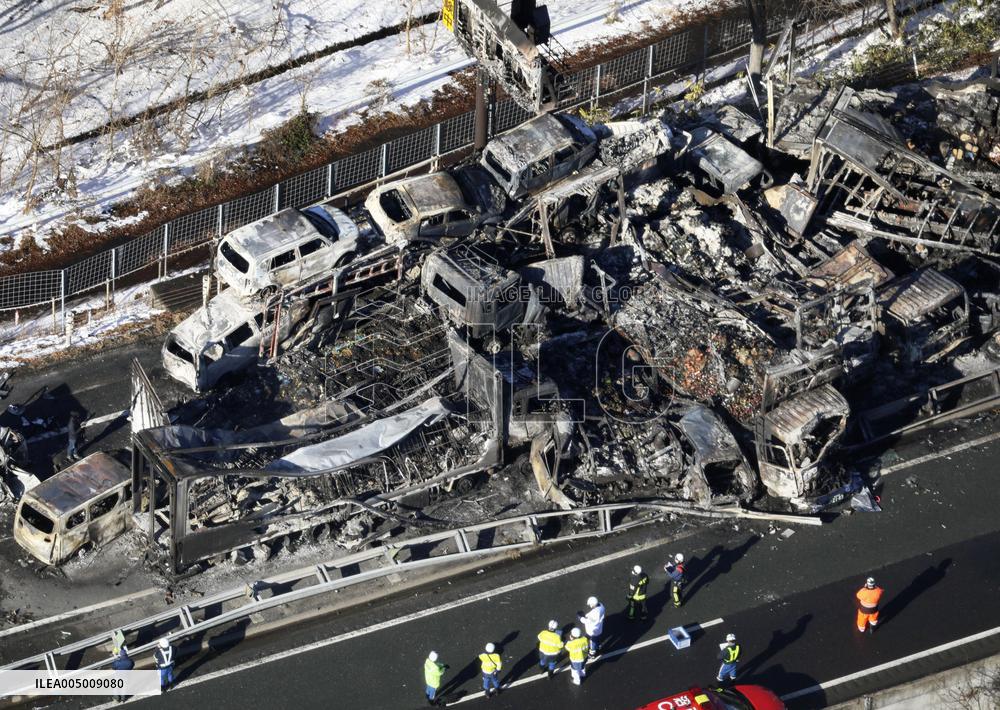 Fatal vehicle pileup on eastern Japan expressway