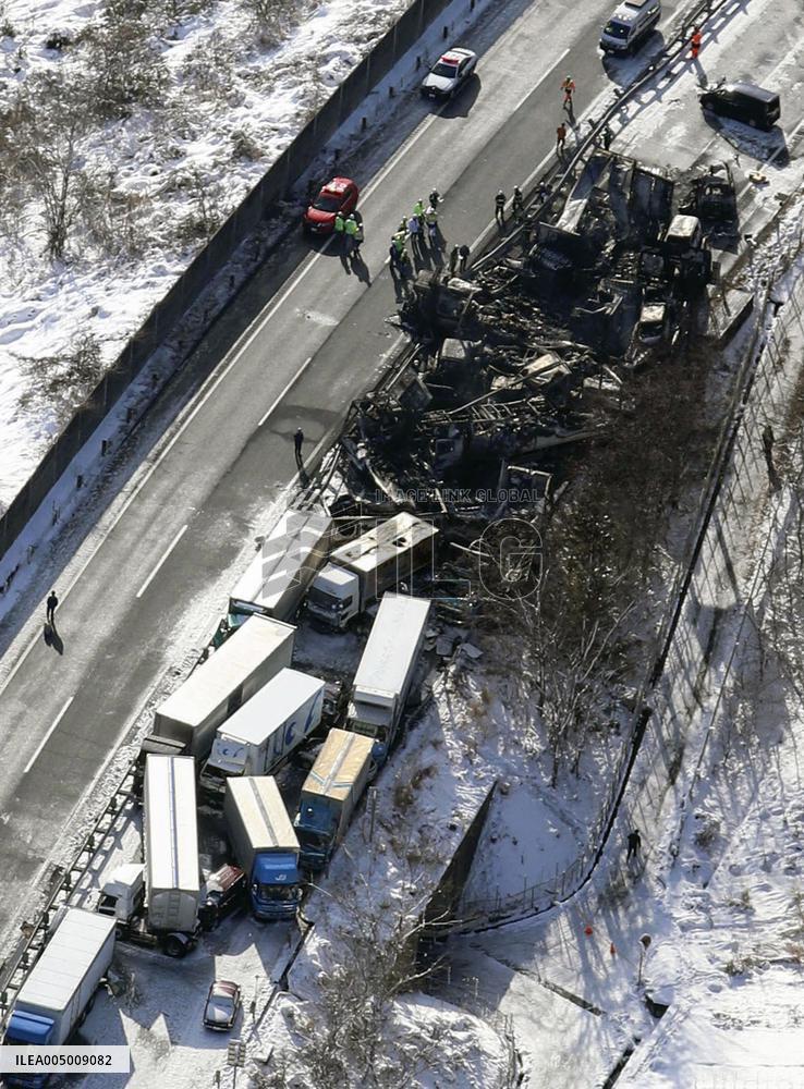 Fatal vehicle pileup on eastern Japan expressway