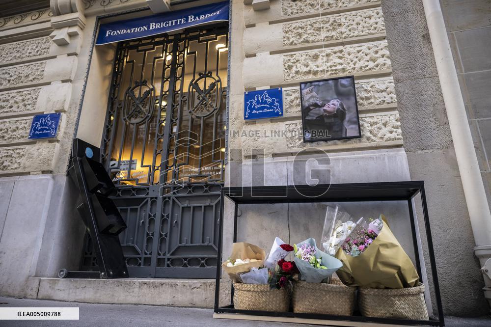 Flowers at Fondation Brigitte Bardot After Actress Death - Paris