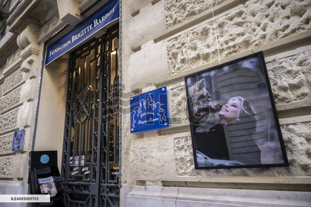 Flowers at Fondation Brigitte Bardot After Actress Death - Paris