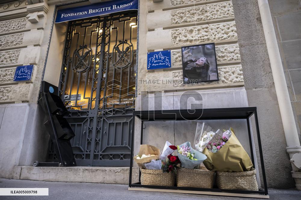 Flowers at Fondation Brigitte Bardot After Actress Death - Paris