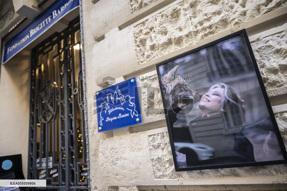 Flowers at Fondation Brigitte Bardot After Actress Death - Paris