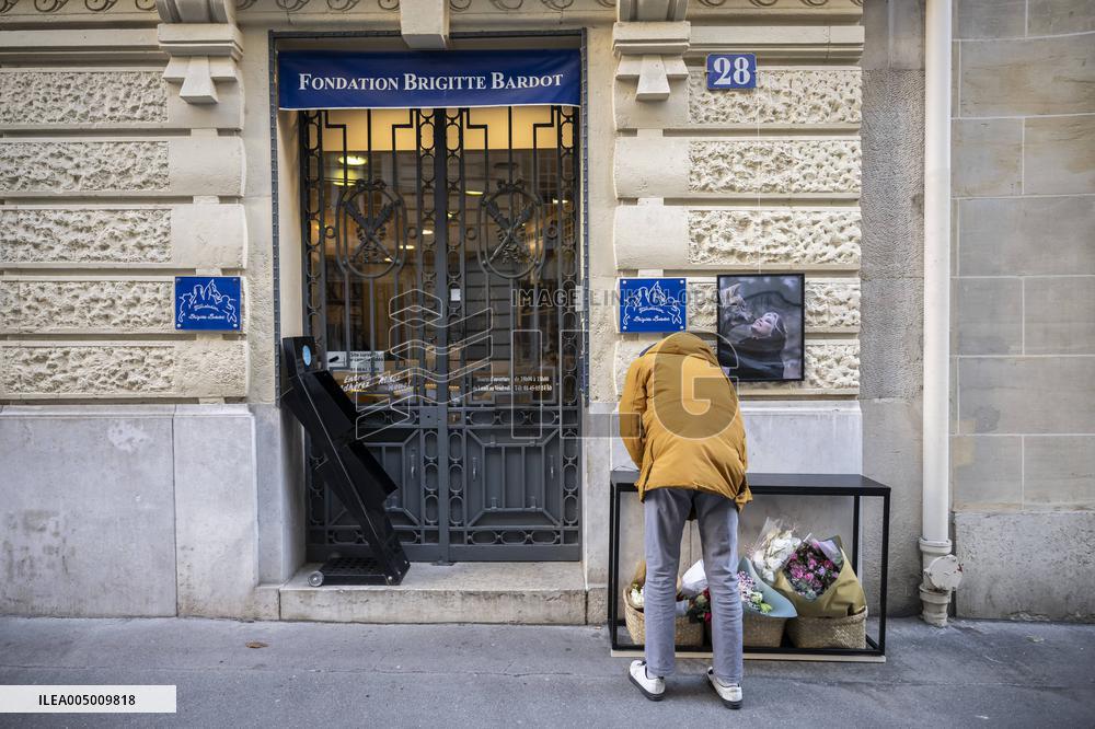 Flowers at Fondation Brigitte Bardot After Actress Death - Paris