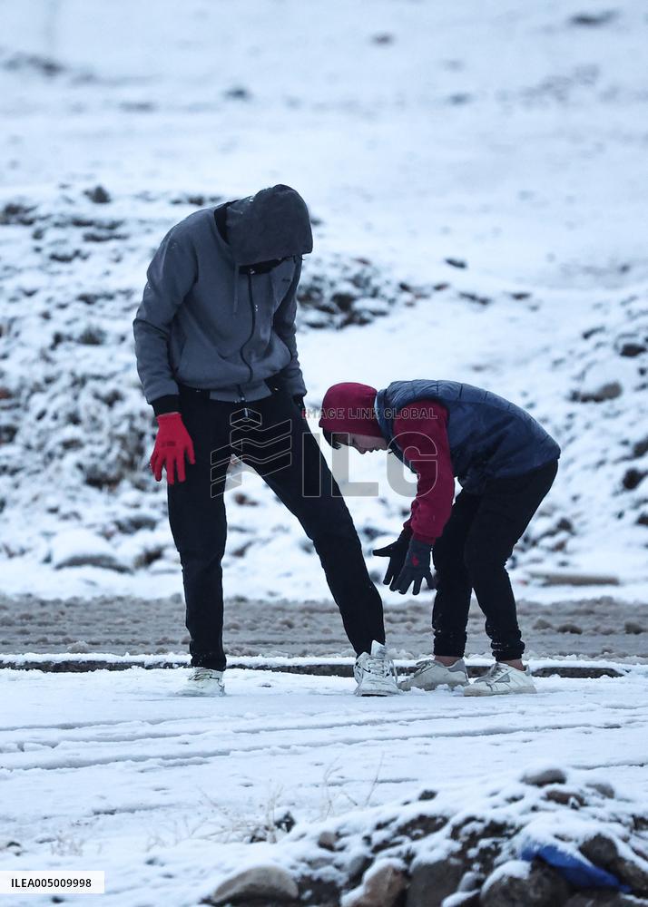 Rare Heavy Snowfall Blankets Erbil After 6 Years - Iraq