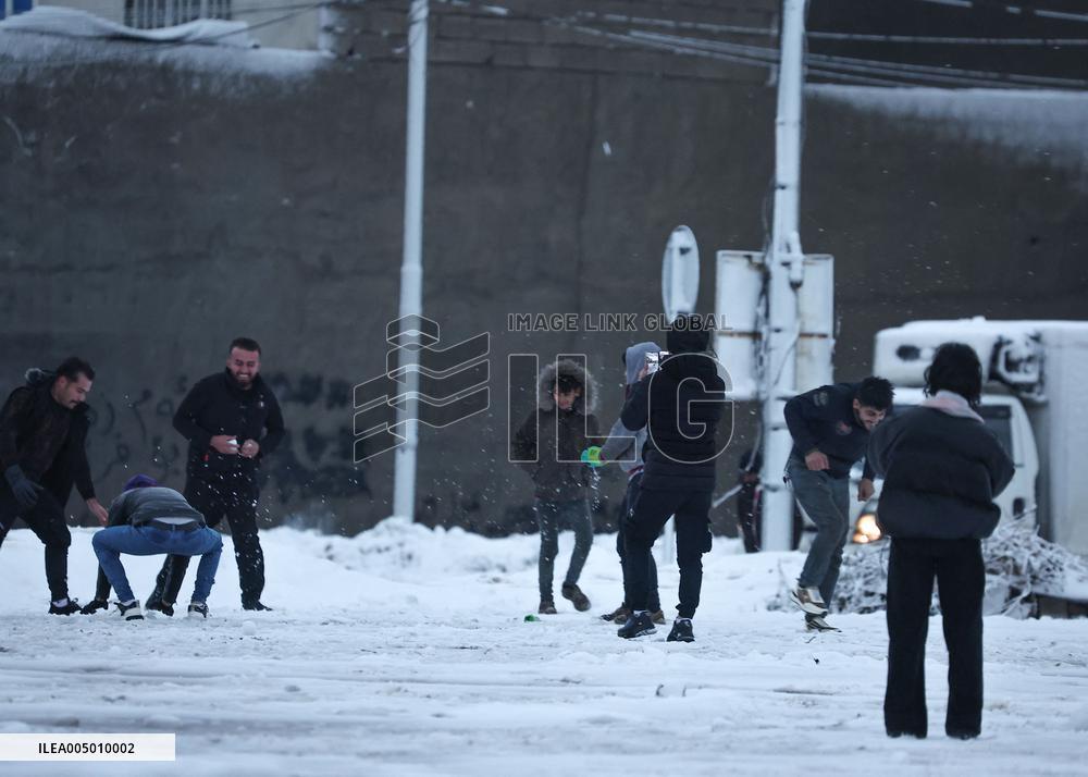 Rare Heavy Snowfall Blankets Erbil After 6 Years - Iraq