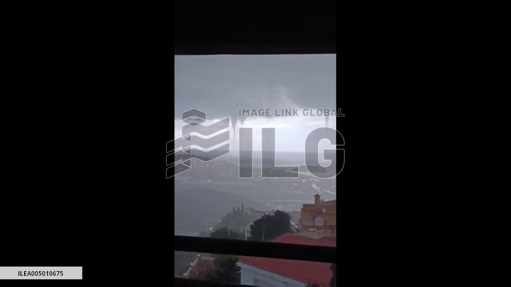 Spain: Several Waterspouts Spotted Off Mazarrón as One Makes Landfall
