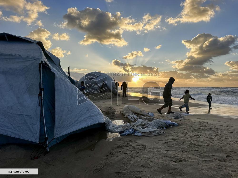 Tents Damaged By Storms - Khan Yunis