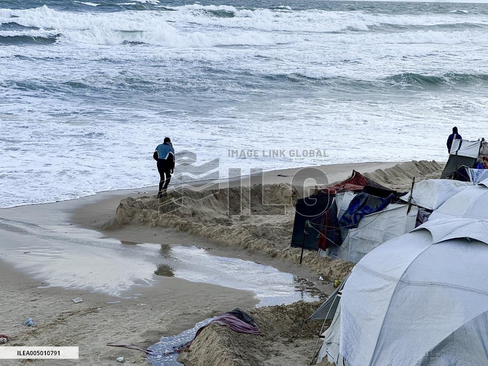 Tents Damaged By Storms - Khan Yunis