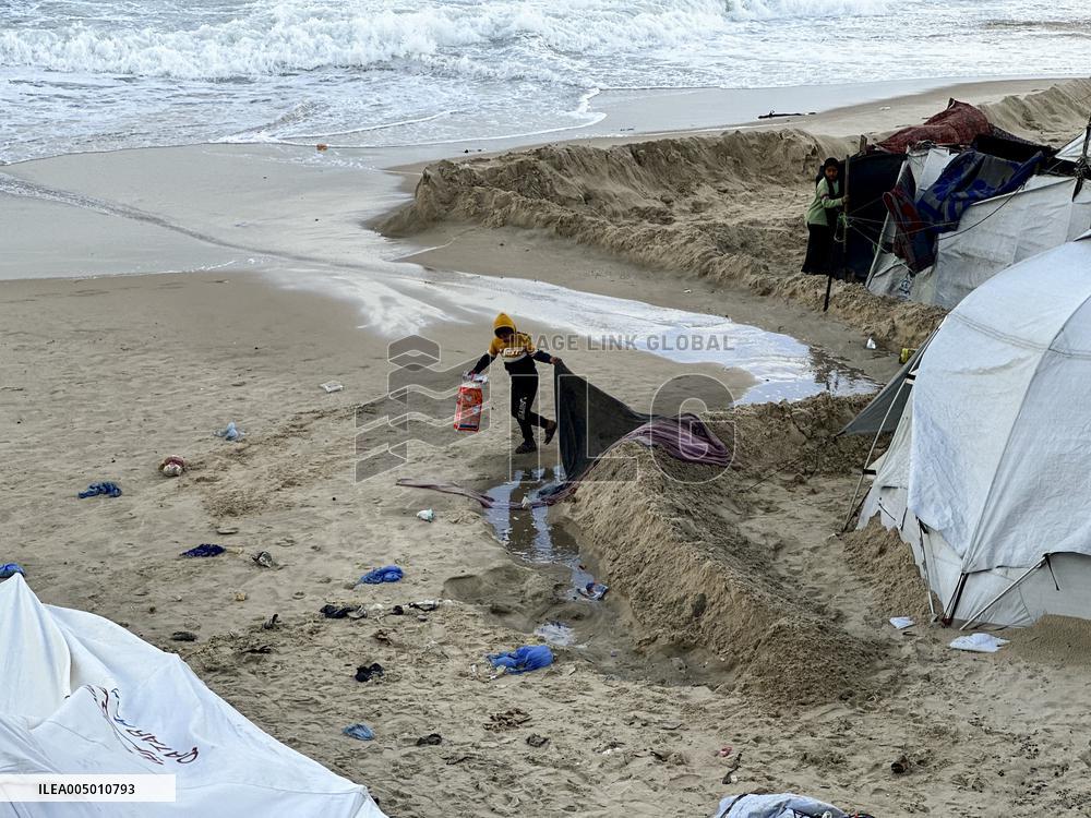 Tents Damaged By Storms - Khan Yunis