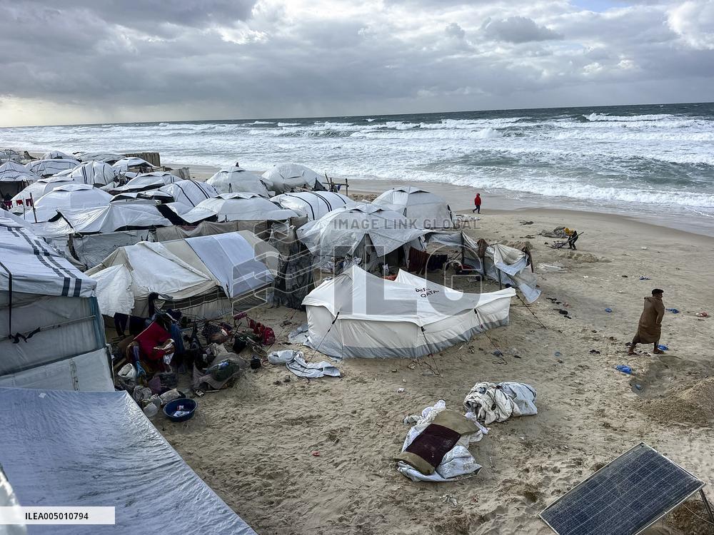 Tents Damaged By Storms - Khan Yunis