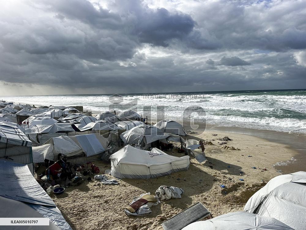 Tents Damaged By Storms - Khan Yunis