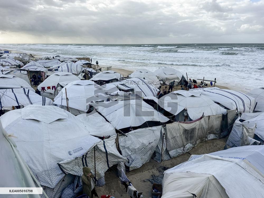 Tents Damaged By Storms - Khan Yunis