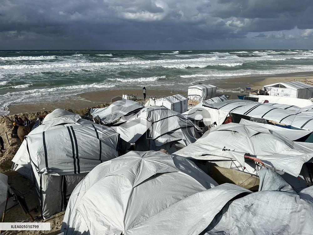 Tents Damaged By Storms - Khan Yunis