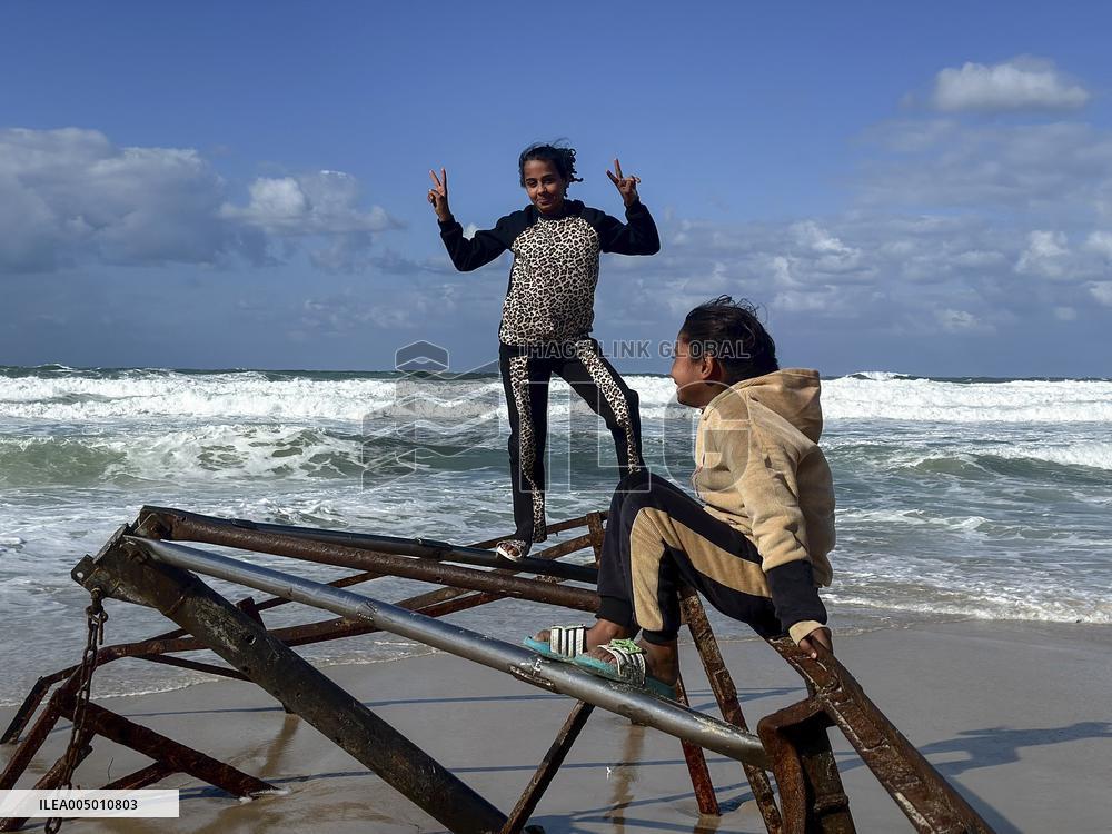 Tents Damaged By Storms - Khan Yunis