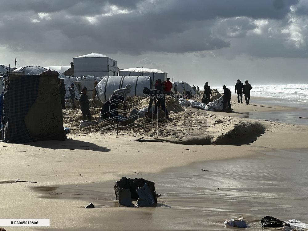 Tents Damaged By Storms - Khan Yunis