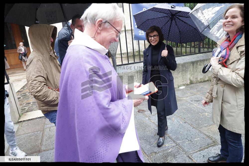 Exclusive - Rachida Dati At Monge Market Visit - Paris