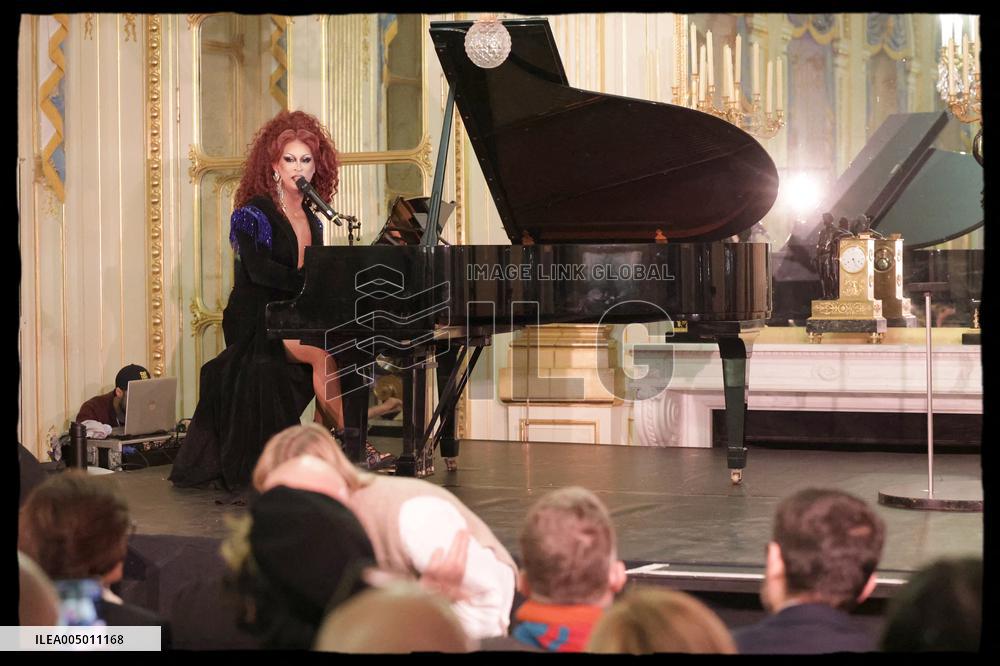 Exclusive - Rachida Dati Announces The Cabaret Season - Paris