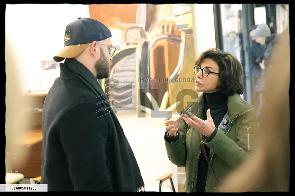 Exclusive Rachida Dati Visit Les Puces Market - Saint Ouen
