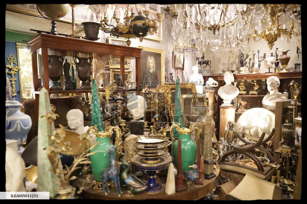 Exclusive Rachida Dati Visit Les Puces Market - Saint Ouen