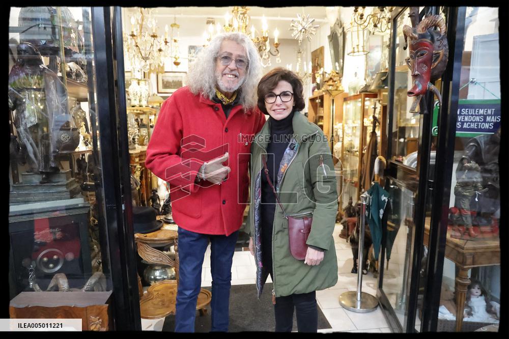 Exclusive Rachida Dati Visit Les Puces Market - Saint Ouen