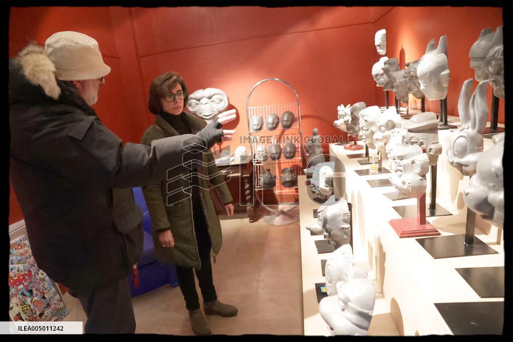 Exclusive Rachida Dati Visit Les Puces Market - Saint Ouen