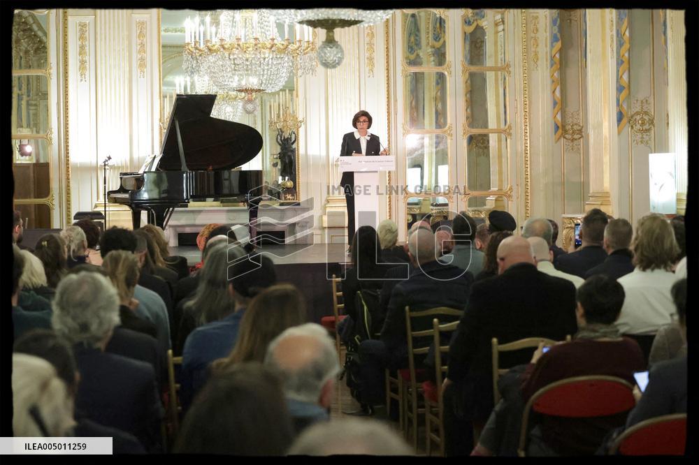 Exclusive - Rachida Dati Announces The Cabaret Season - Paris