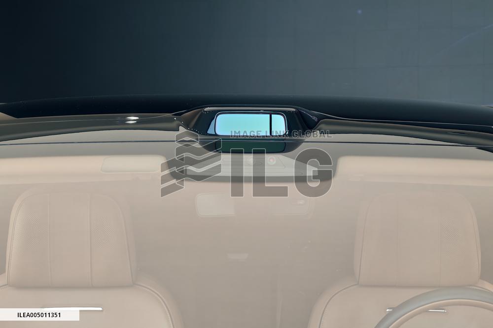 Huawei MAEXTRO Luxury Car