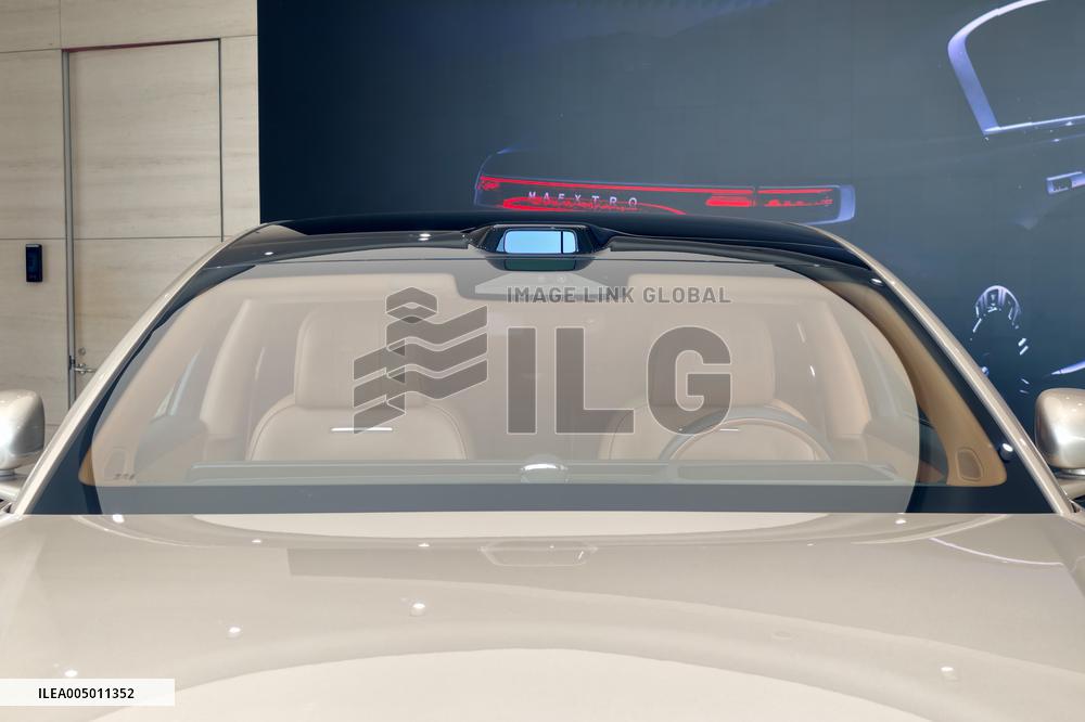 Huawei MAEXTRO Luxury Car