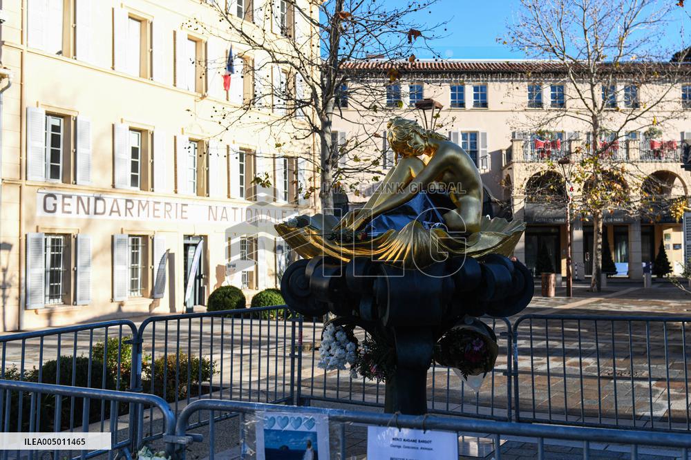 Brigitte Bardot Statue Memorial - Saint Tropez