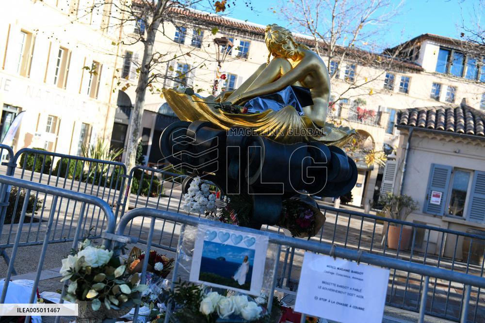 Brigitte Bardot Statue Memorial - Saint Tropez