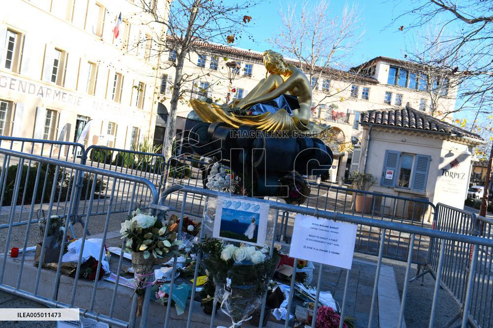 Brigitte Bardot Statue Memorial - Saint Tropez