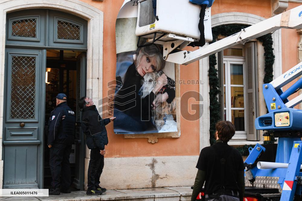Brigitte Bardot Portraits Installed - Saint Tropez