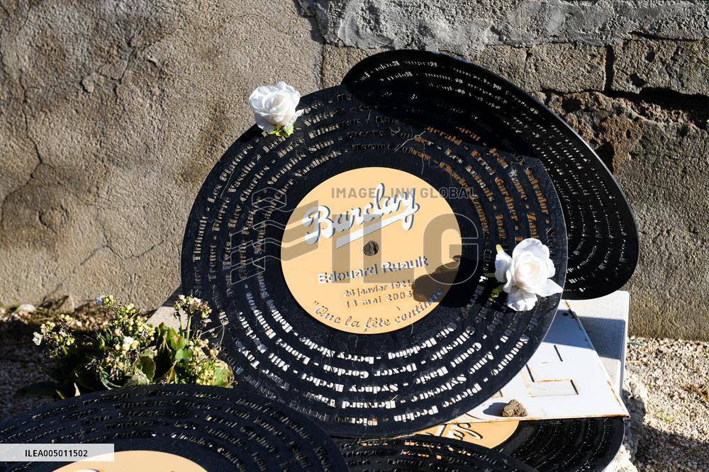 Eddie Barclay Grave Illustration - Saint Tropez