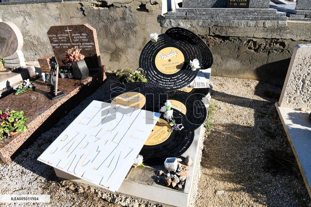 Eddie Barclay Grave Illustration - Saint Tropez