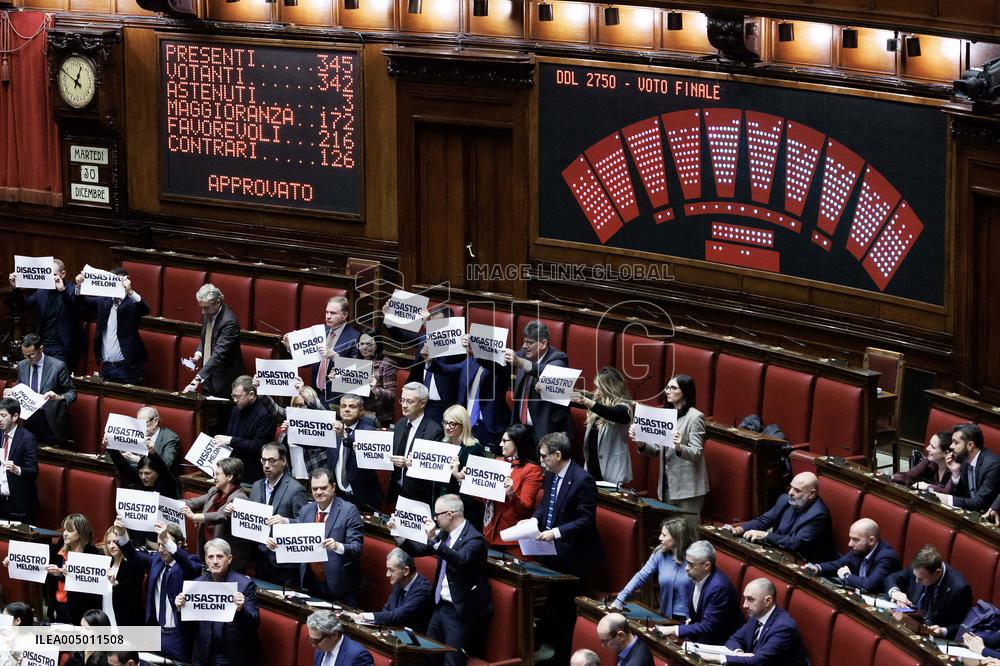 Protest In The Chamber Of Deputies During The Final Vote On The Budget Law - Rome