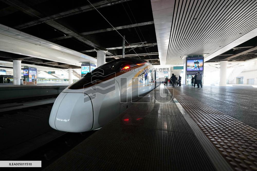 High-Speed Railway Full Line Operation - China