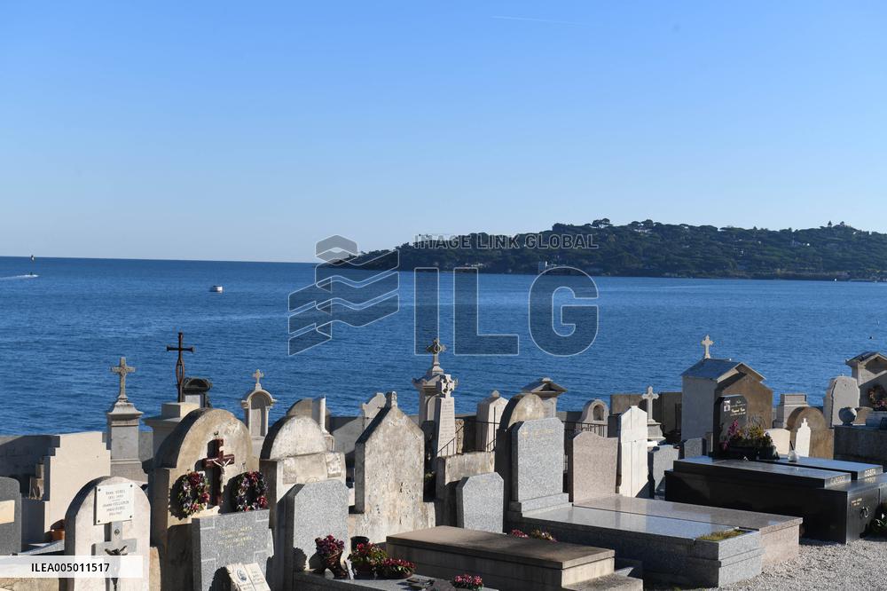 Sailors Cemetery Illustration Ahead Of Brigitte Bardot Burial - Saint Tropez
