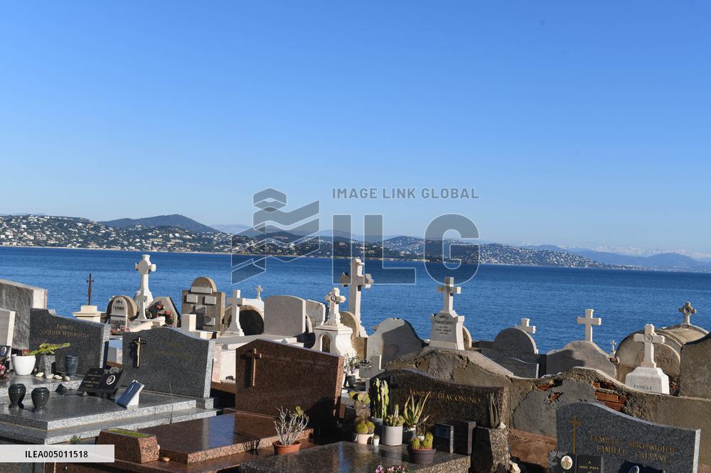 Sailors Cemetery Illustration Ahead Of Brigitte Bardot Burial - Saint Tropez