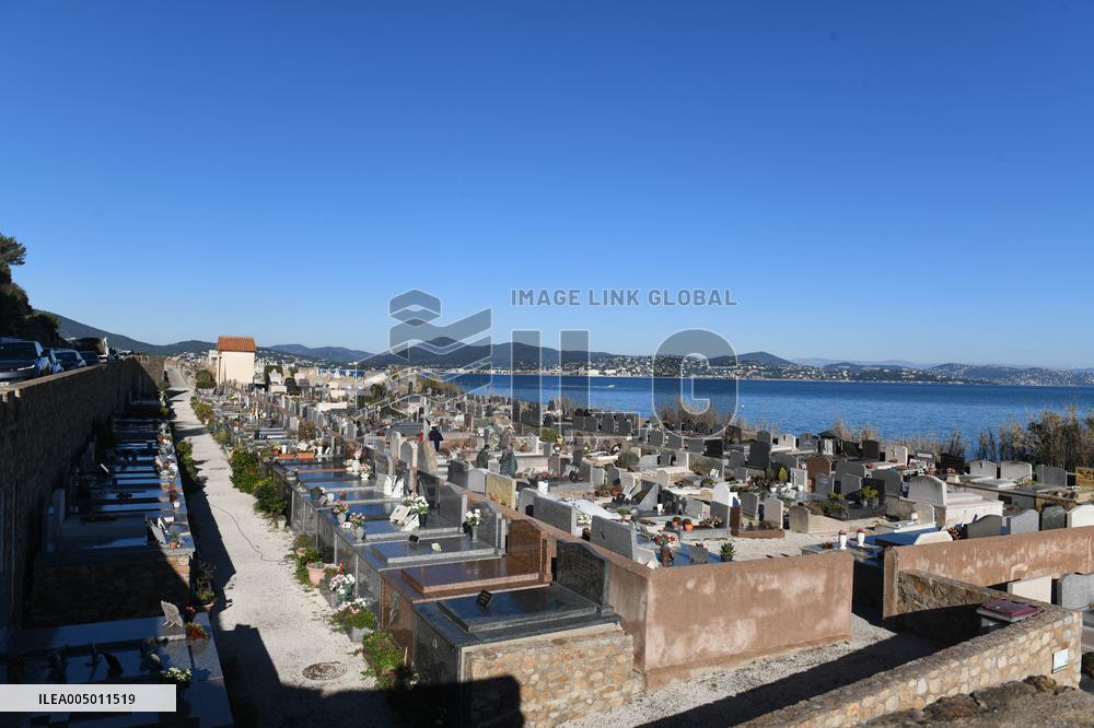Sailors Cemetery Illustration Ahead Of Brigitte Bardot Burial - Saint Tropez