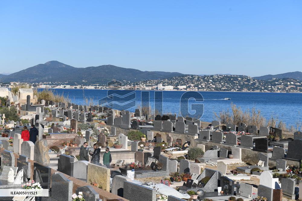 Sailors Cemetery Illustration Ahead Of Brigitte Bardot Burial - Saint Tropez