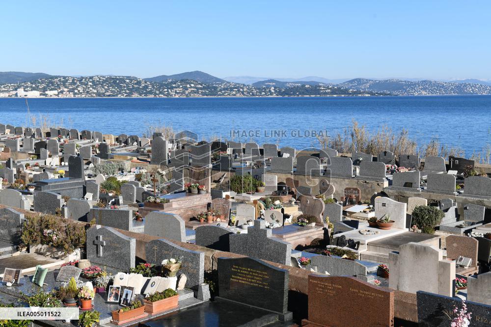 Sailors Cemetery Illustration Ahead Of Brigitte Bardot Burial - Saint Tropez