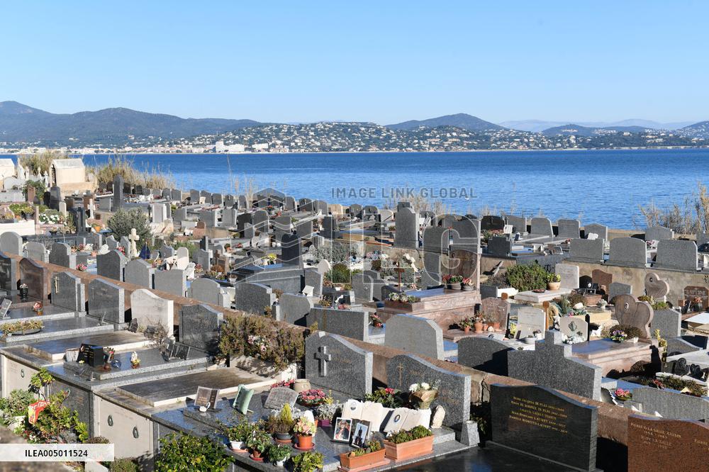 Sailors Cemetery Illustration Ahead Of Brigitte Bardot Burial - Saint Tropez